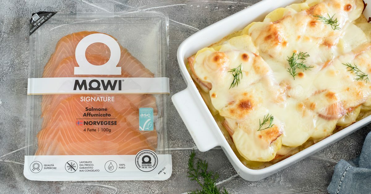 Salmone affumicato norvegese MOWI con patate al forno e formaggio filante.